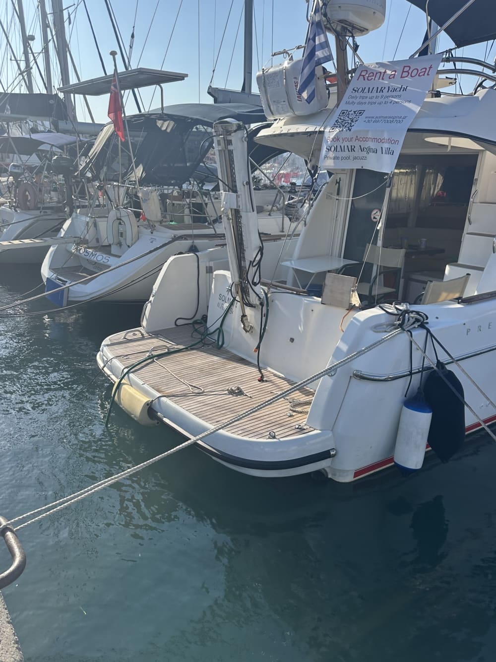 Naviguer avec les dieux : une journée à la découverte d'Égine en bateau à moteur