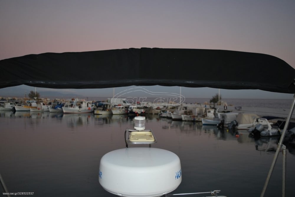 Naviguer avec les dieux : une journée à la découverte d'Égine en bateau à moteur