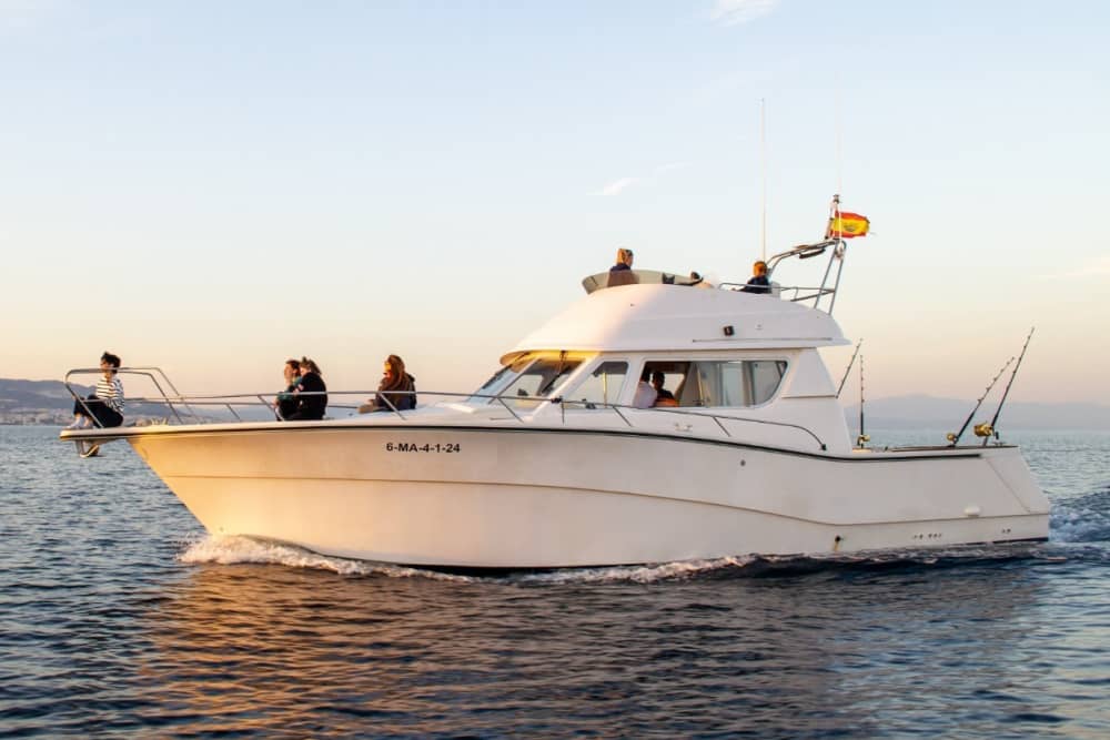 Spend 4h30 on the water in Fuengirola with sun and clear waters