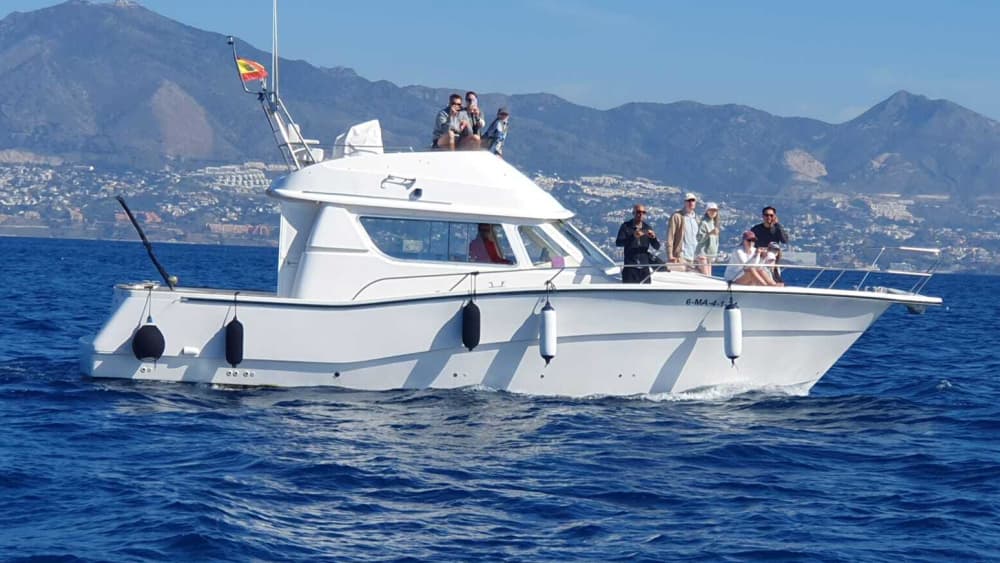 Spend 4h30 on the water in Fuengirola with sun and clear waters