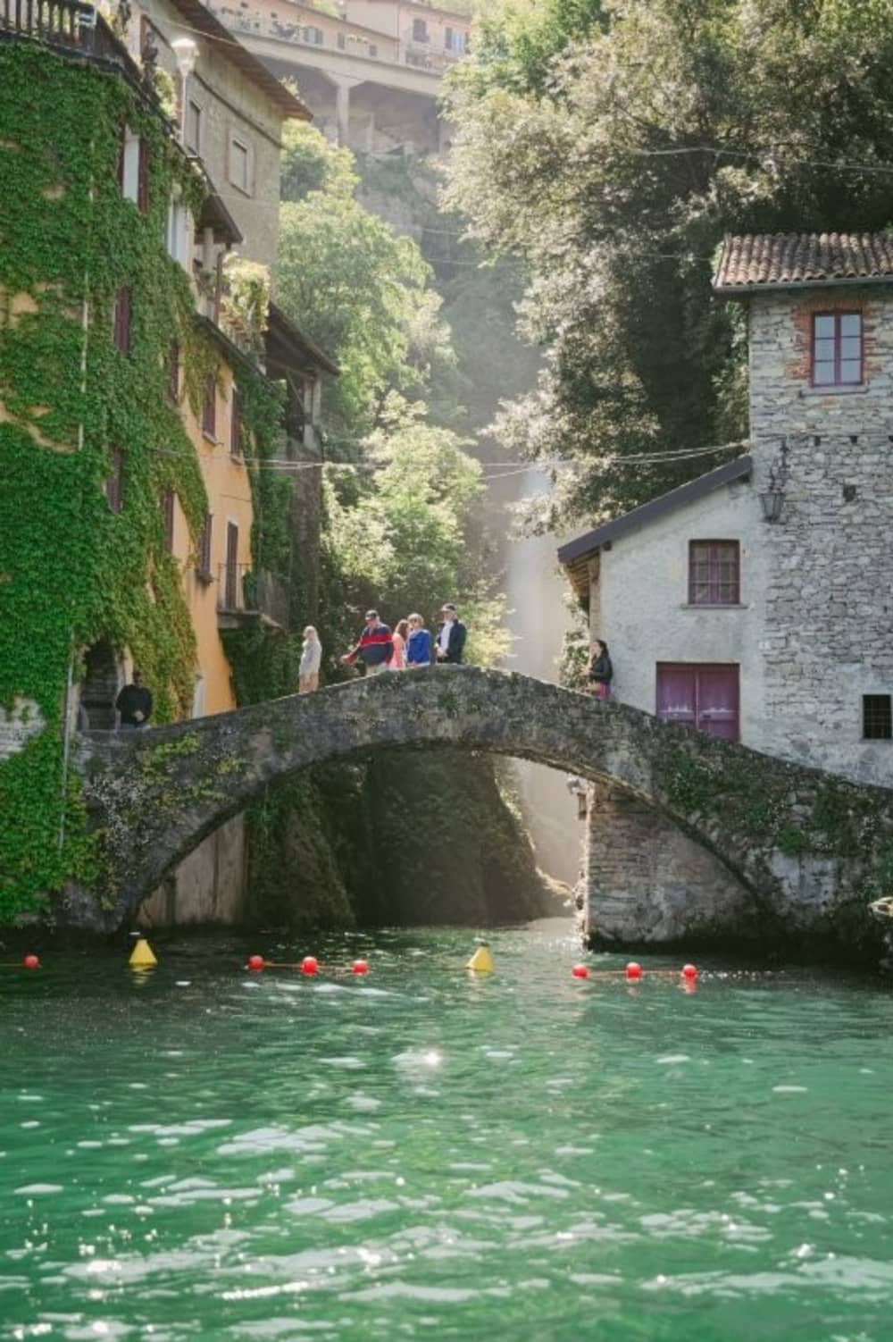 Bezaubernde Küsten und verborgene Schätze: Eine 6-stündige Reise auf dem Comer See