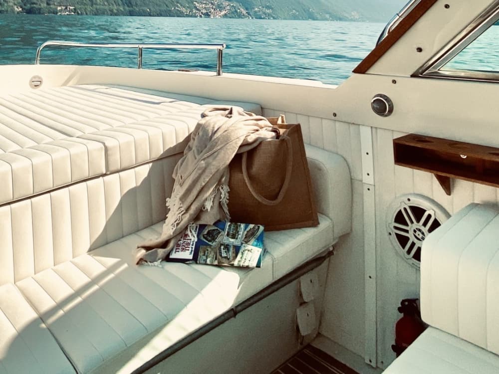 Lago di Como: 5 ore di sole a bordo di una barca a motore con skipper.