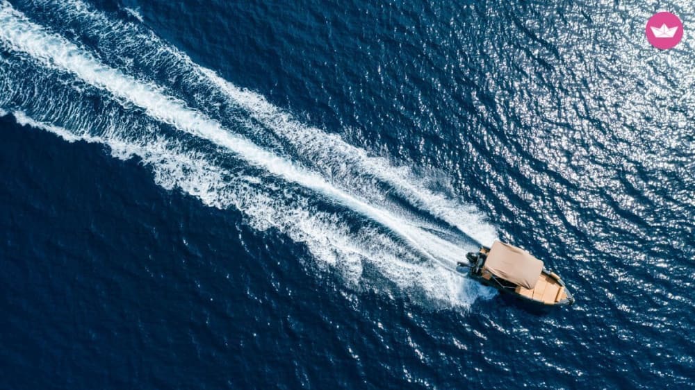 Jouw dag in Palairos: Huur een motorboot voor 9 uur ontdekkingstocht.