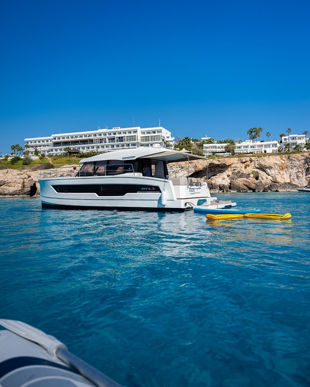 Découvrez Ayia Napa lors d'une excursion en voilier d'une journée.
