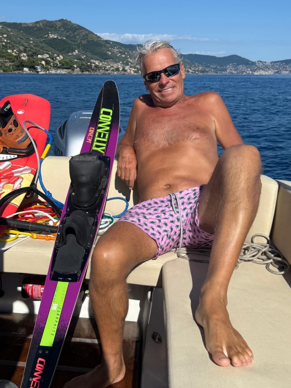 Goditi 9 ore a bordo di un motoscafo per esplorare Genova.