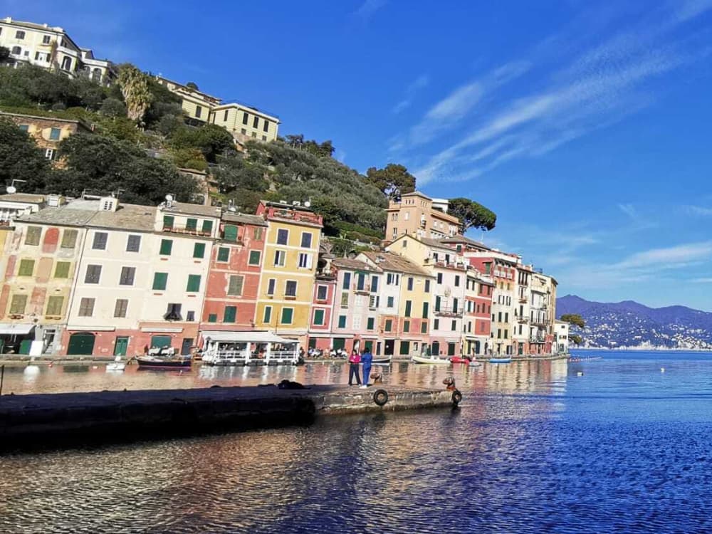 Goditi 9 ore a bordo di un motoscafo per esplorare Genova.