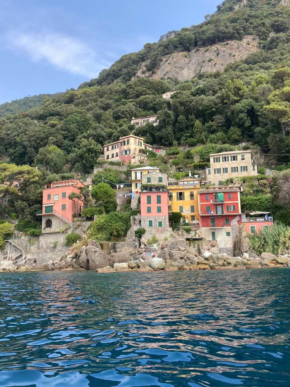 Goditi 9 ore a bordo di un motoscafo per esplorare Genova.
