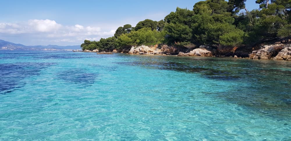 Le meilleur de Port Fréjus se trouve sur l'eau : votre journée privée complète en bateau à moteur
