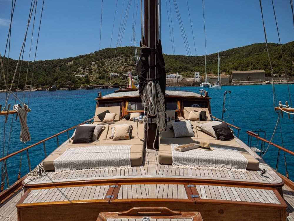 Un viaje a medida por Ibiza: Un día completo de magia en un gulet.