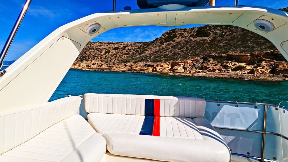 Spend 4h on the water in Mallorca with sun and clear waters