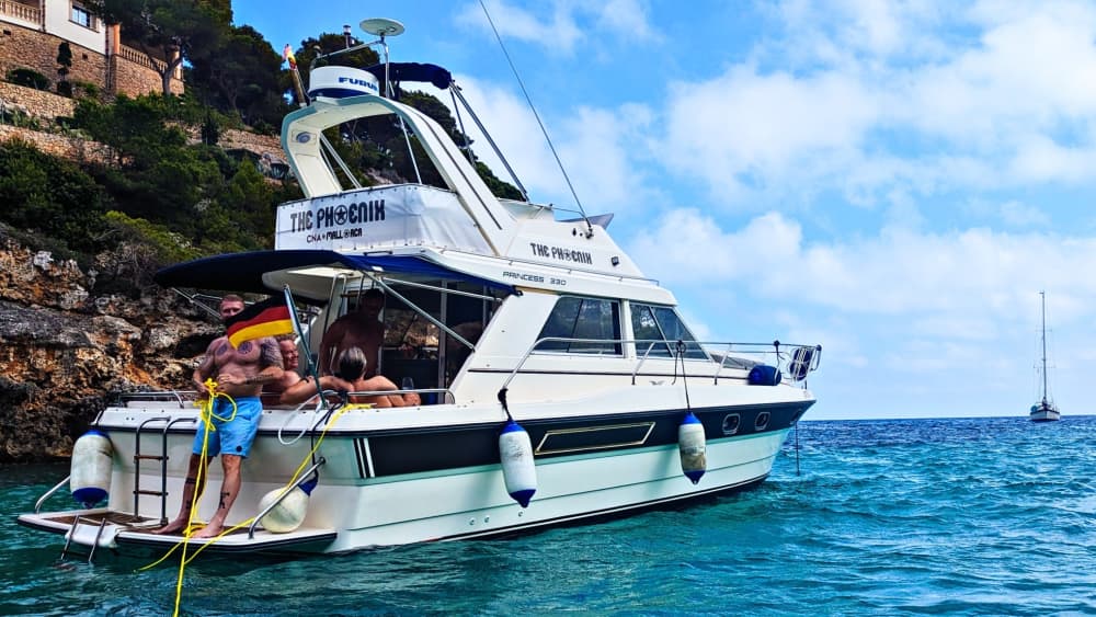 Spend 4h on the water in Mallorca with sun and clear waters