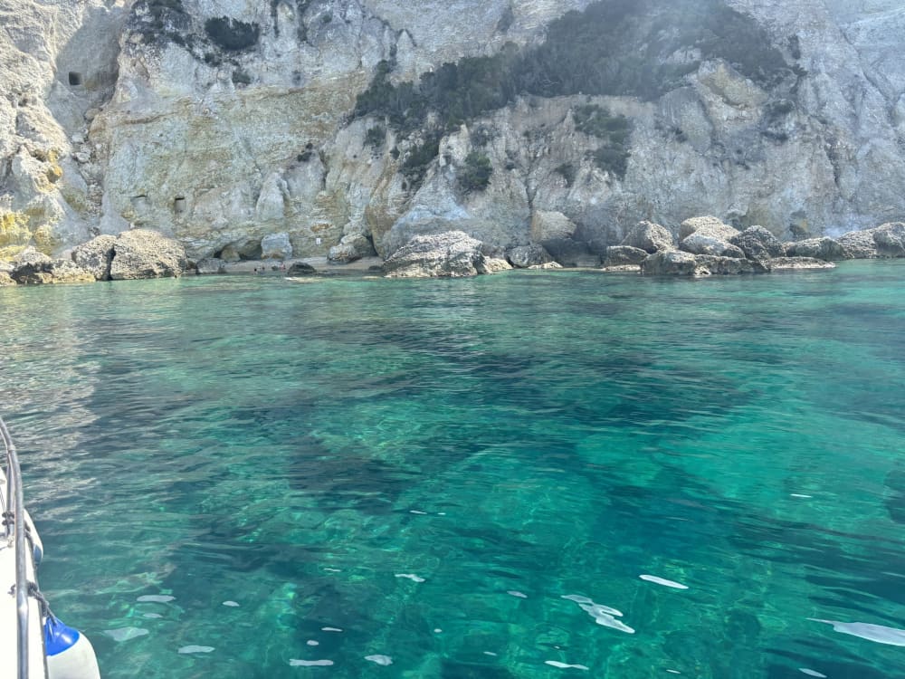 Seu barco a motor particular para um dia em Ponza
