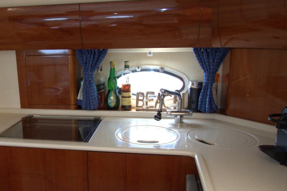 Tu propia odisea griega: un viaje de 9 horas en lancha motora.