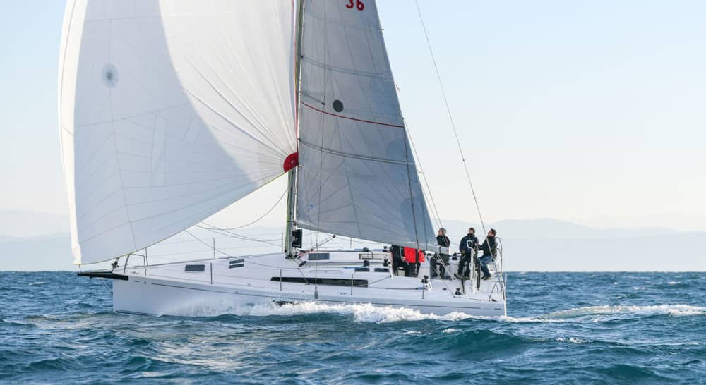 Het ritme van Athene: Onvergetelijke momenten op een zeilboot