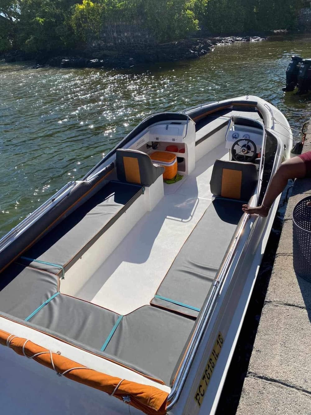 Votre bateau à moteur privé pour une journée autour de Mahébourg