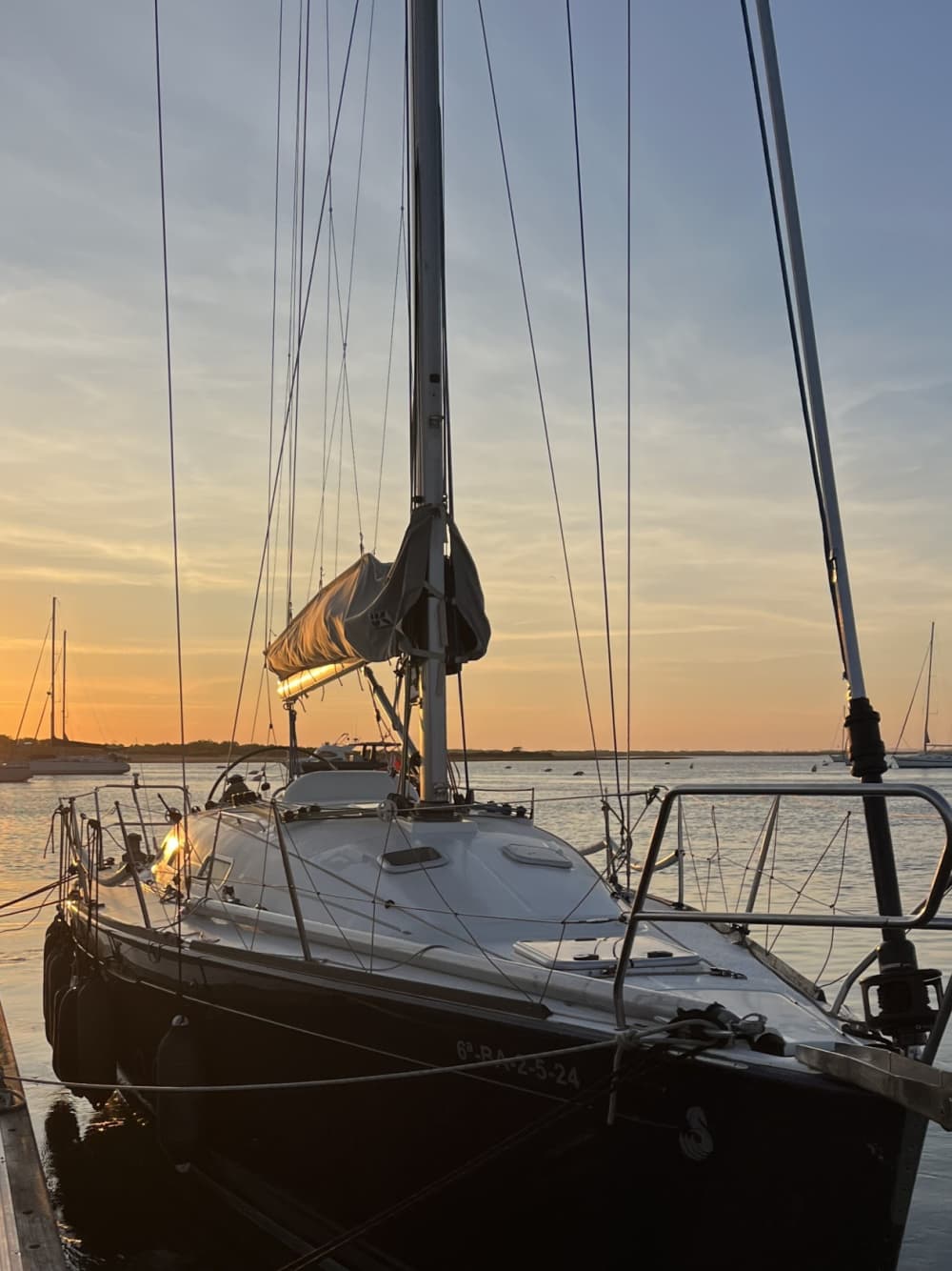 Scopri Cadice con un'escursione in barca a vela di un'intera giornata.