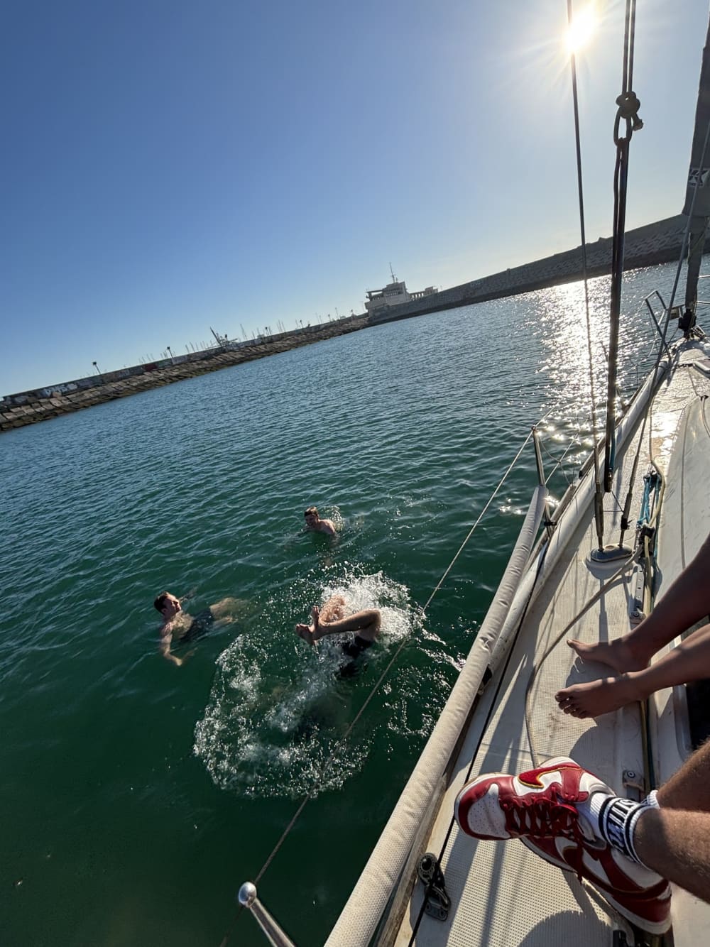 Scopri Cadice con un'escursione in barca a vela di un'intera giornata.