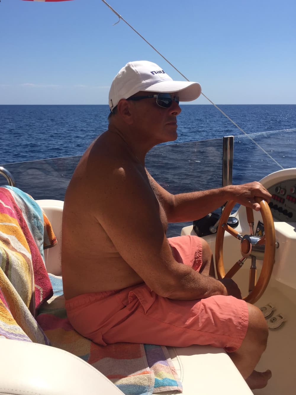 Disfrute de 8 horas y media en una lancha motora en Varazze.