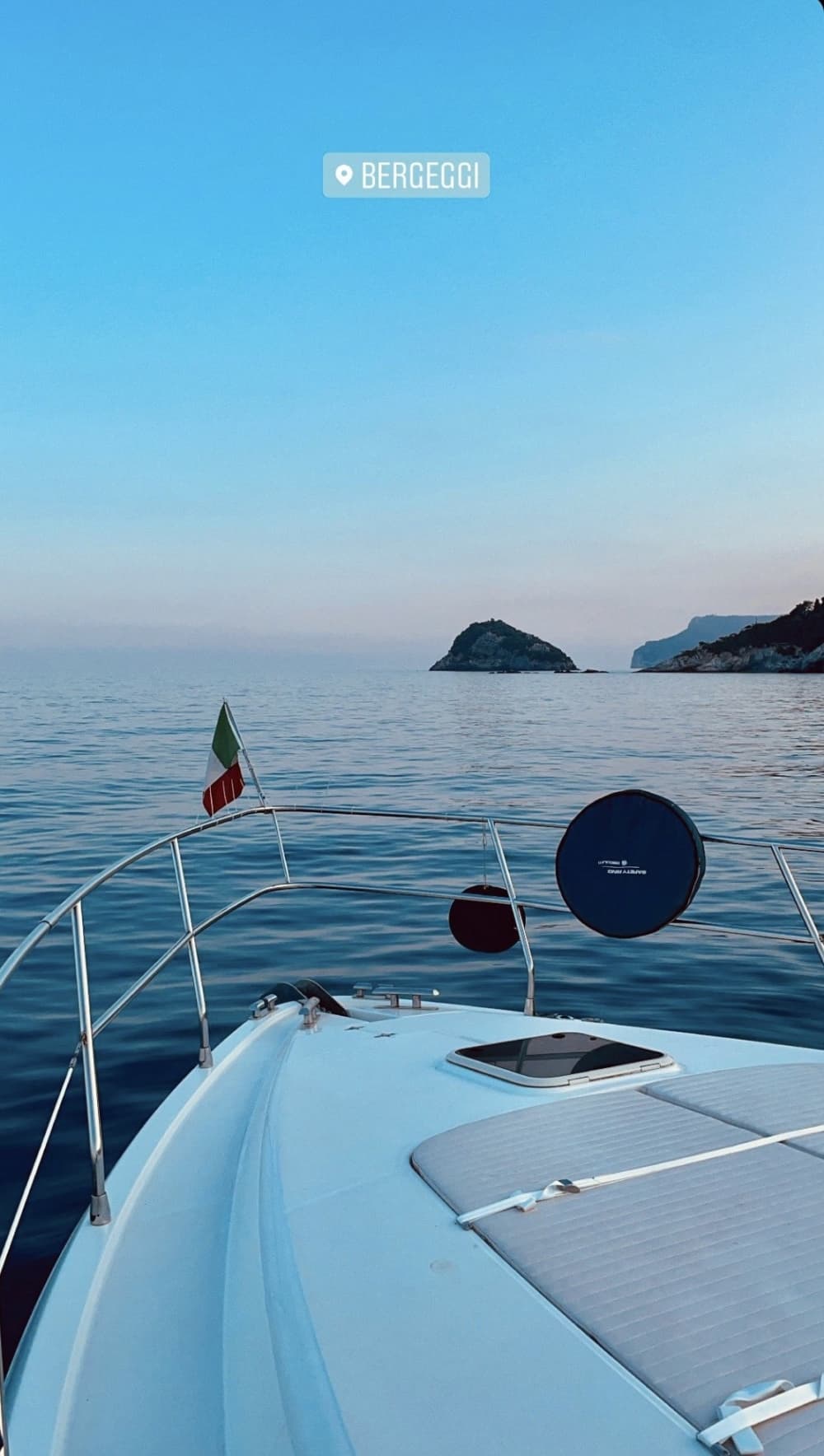 Disfrute de 8 horas y media en una lancha motora en Varazze.