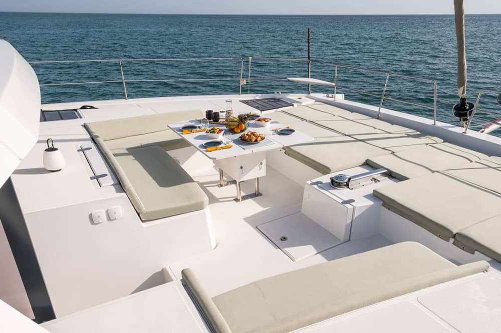 Naviguez à travers les sites touristiques de Lisbonne lors d'une excursion privée en catamaran de 4 heures