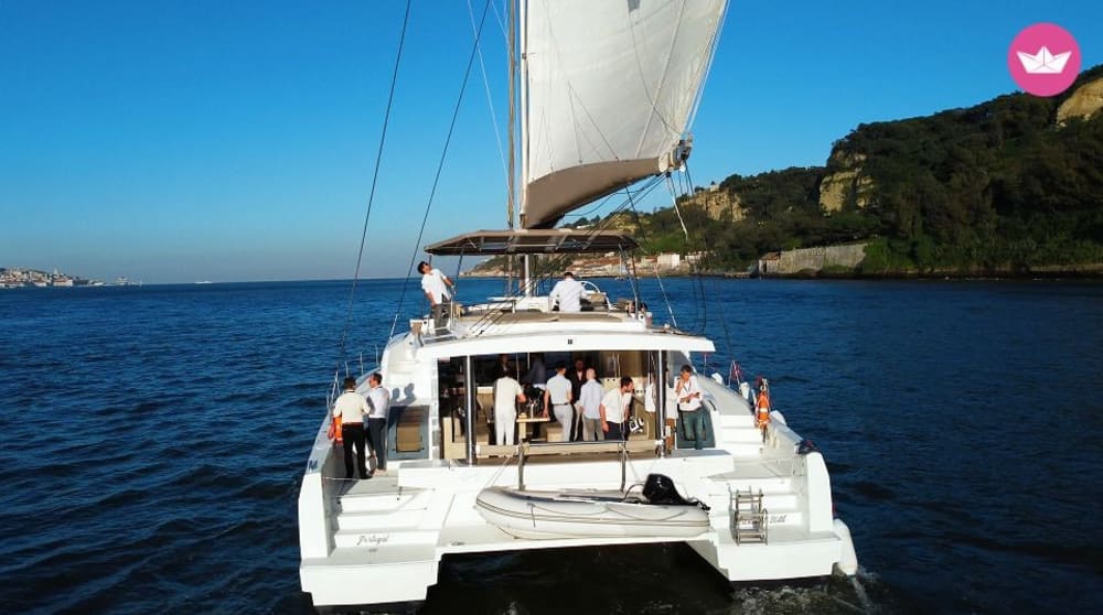 Naviguez à travers les sites touristiques de Lisbonne lors d'une excursion privée en catamaran de 4 heures