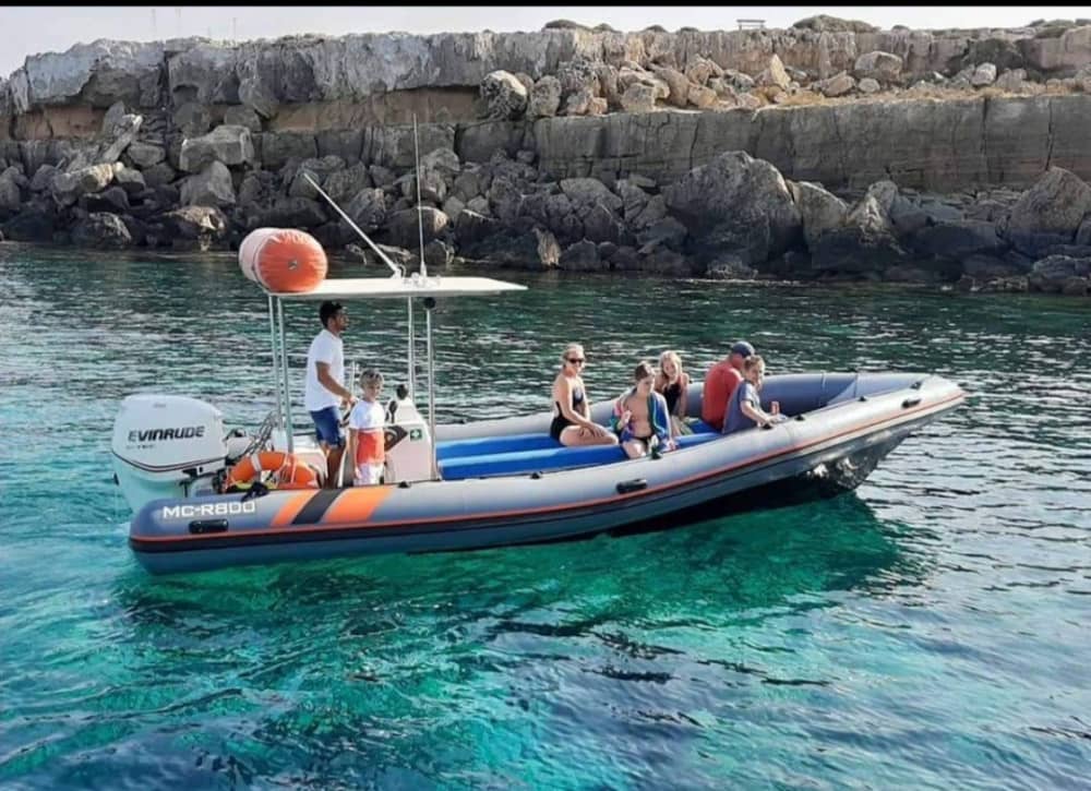 Découverte d'Ayia Napa en demi-journée : Votre courte escapade en bateau à moteur