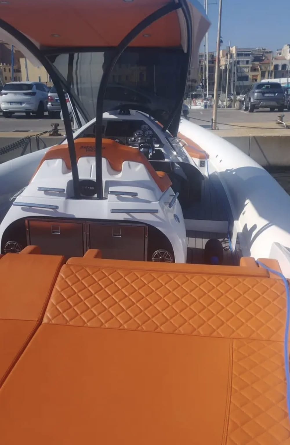 Einen Tag lang Nettuno entdecken: Das wahre Dolce Vita auf einem Motorboot