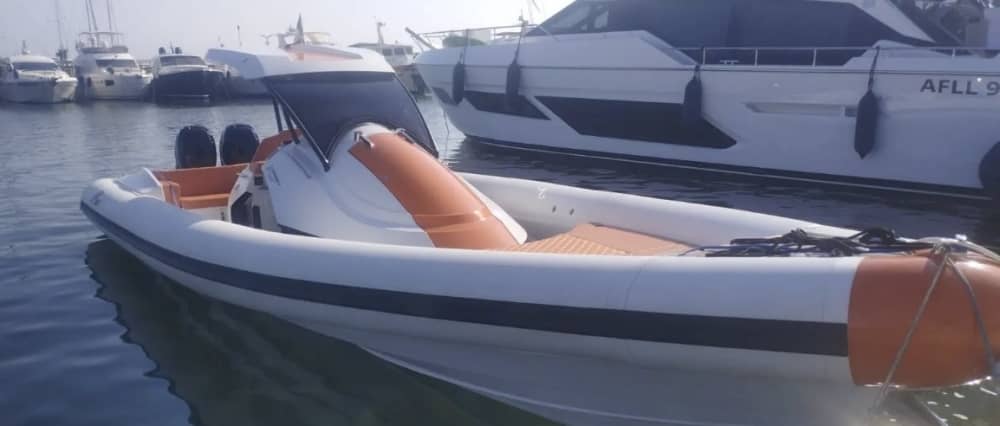 Einen Tag lang Nettuno entdecken: Das wahre Dolce Vita auf einem Motorboot