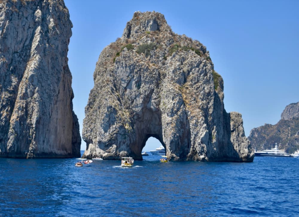 Recorrido completo en barco por Capri: explora las maravillas de la isla de Capri