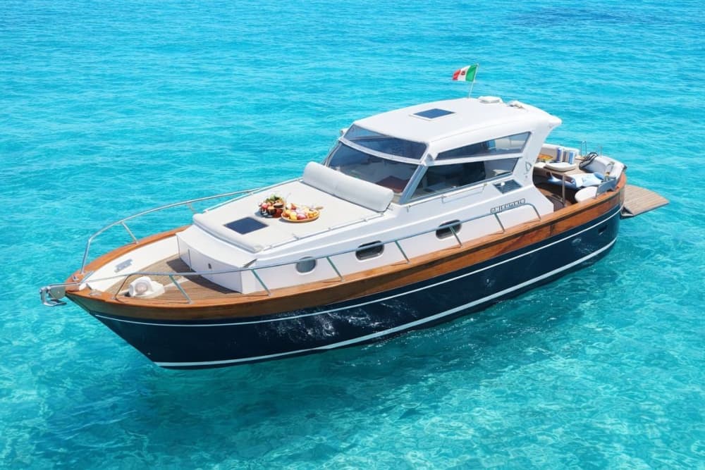 Escapade sur la côte amalfitaine : Excursion privée en bateau au départ de Sorrente