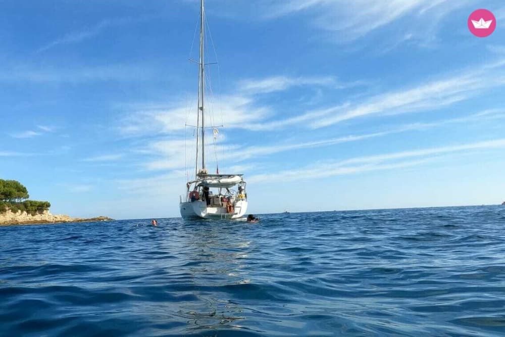 Day trip sailing between Nice and Monaco