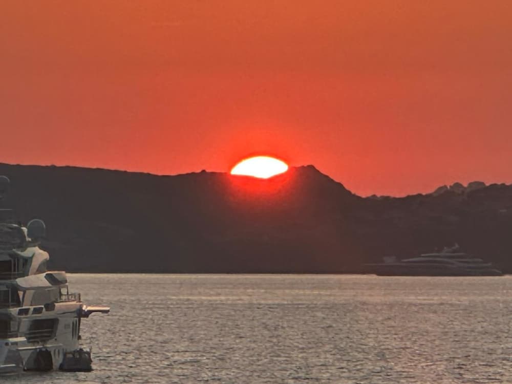 Sunset Magic Tour – Aperitif amid the lights of the Costa Smeralda