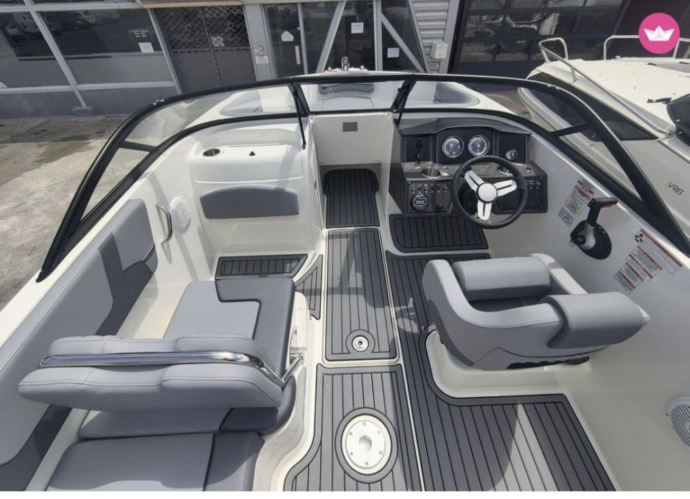 Begin uw vakantie met 4 uur plezier op een motorboot.