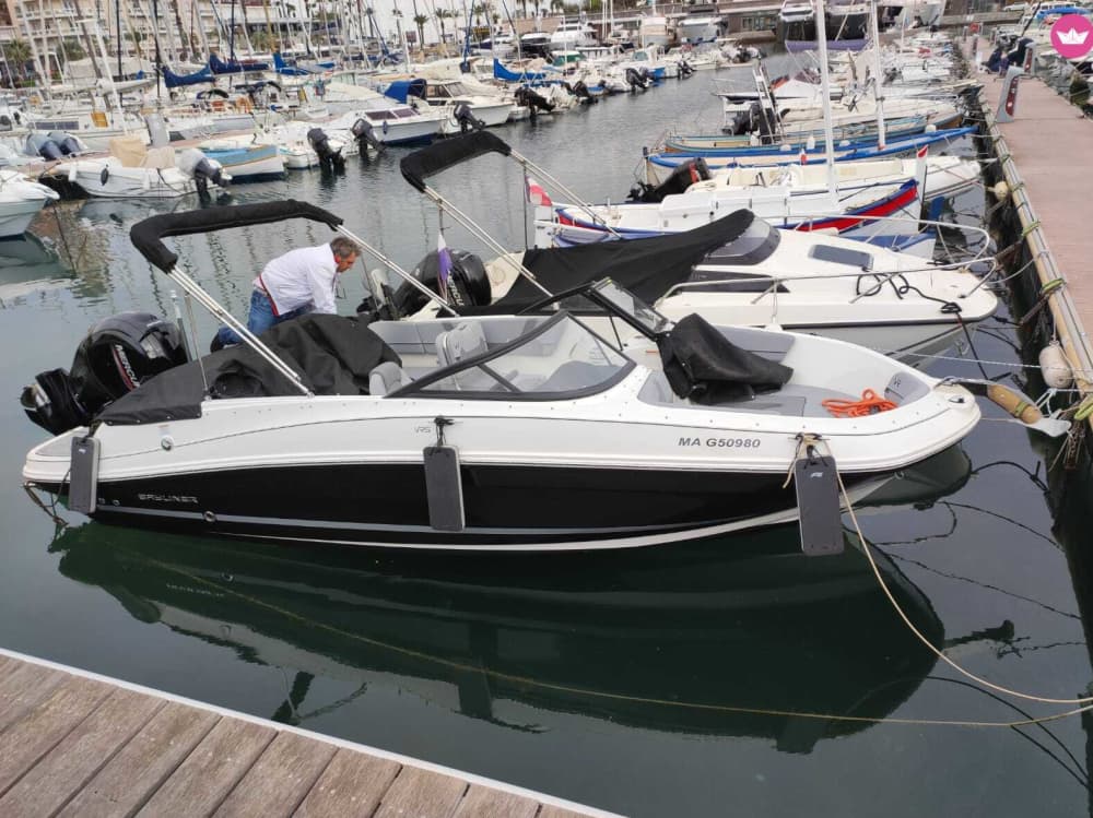 Begin uw vakantie met 4 uur plezier op een motorboot.