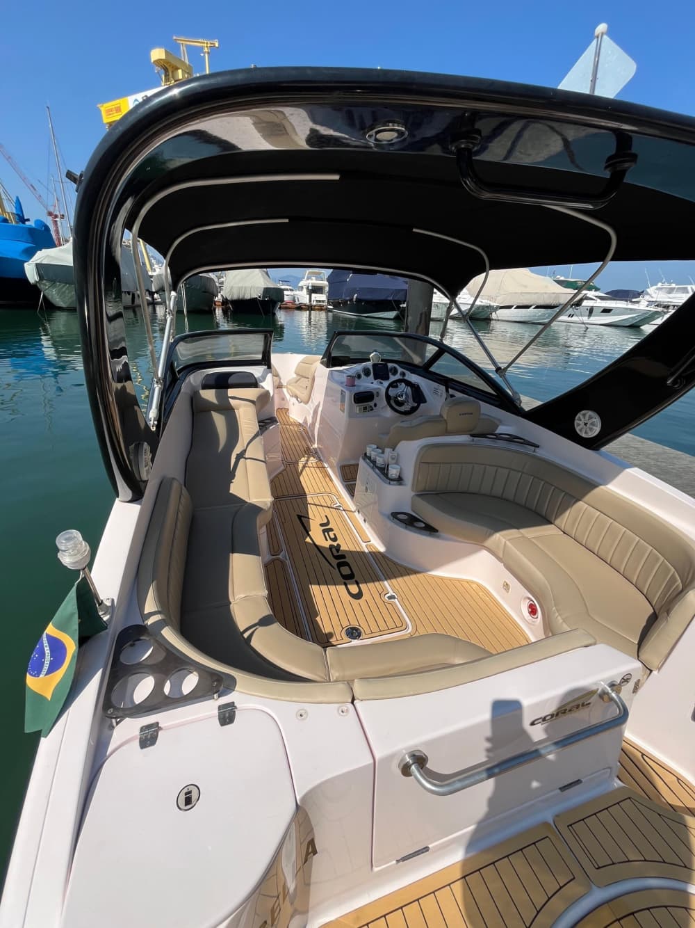 Excursión privada en barco alrededor de Angra dos Reis a motor.