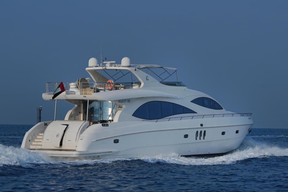 Passeio de 4 horas em um iate glamouroso saindo da Marina de Dubai