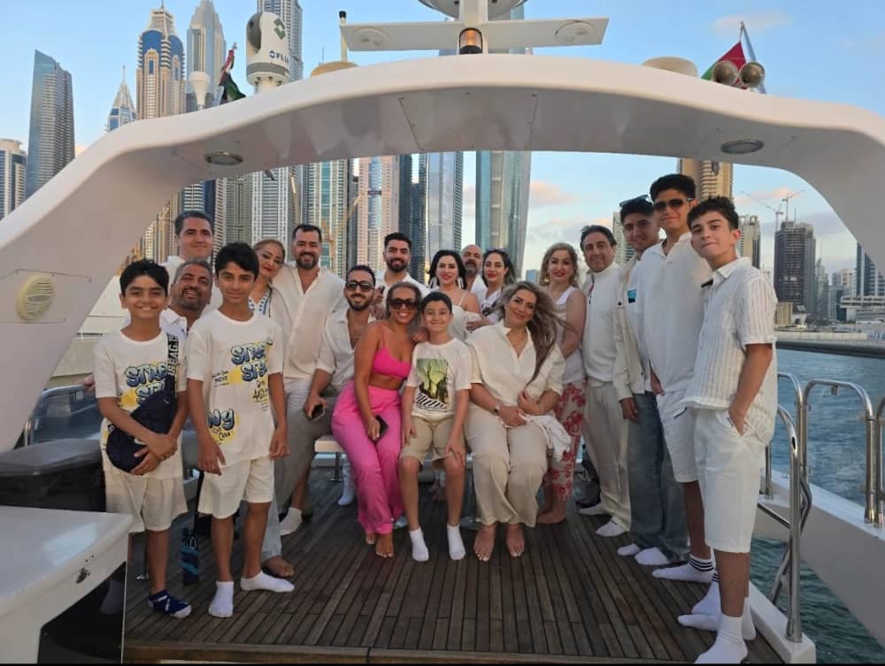 Passeio de 4 horas em um iate glamouroso saindo da Marina de Dubai