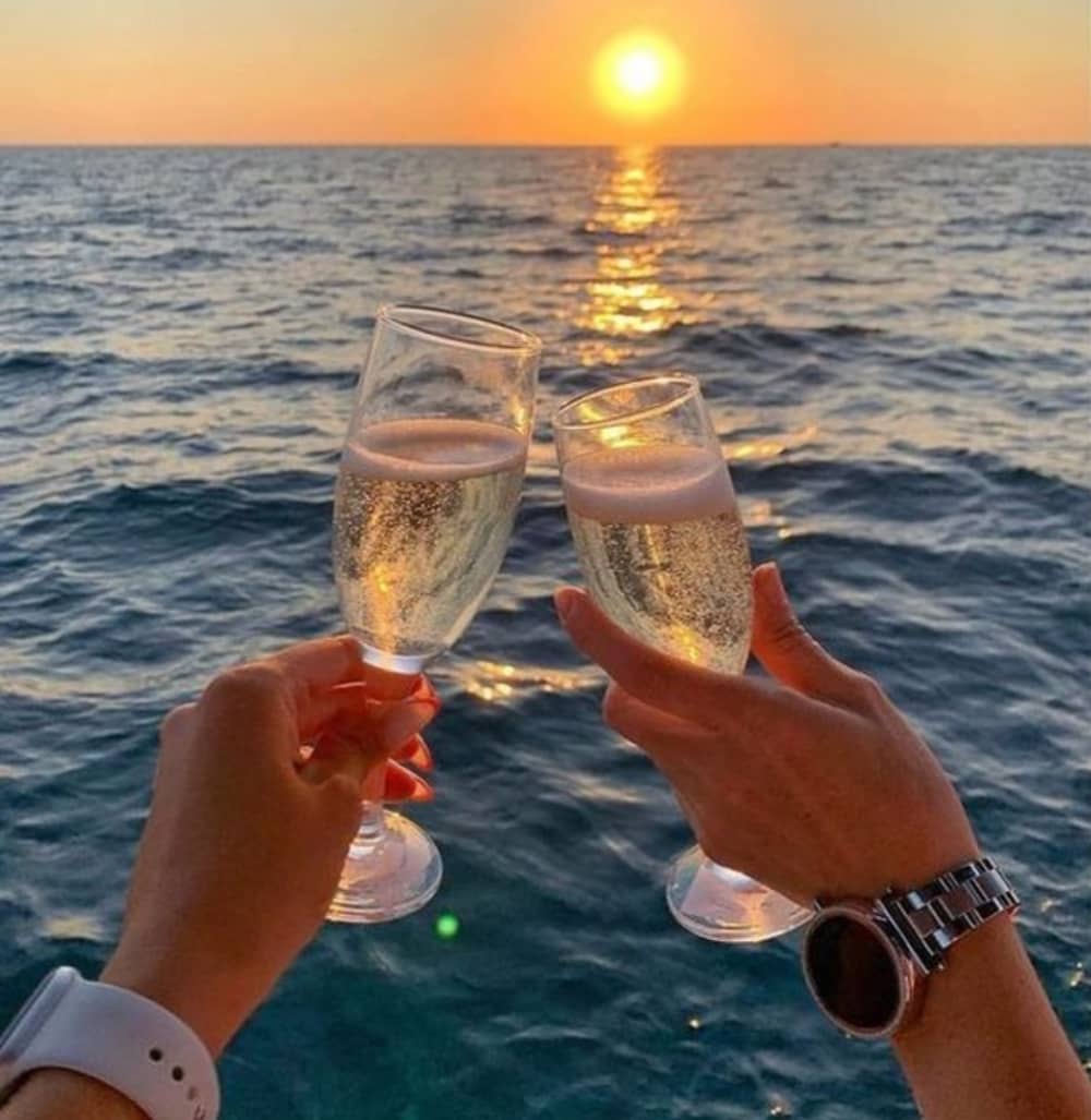 Passeio de 4 horas em um iate glamouroso saindo da Marina de Dubai