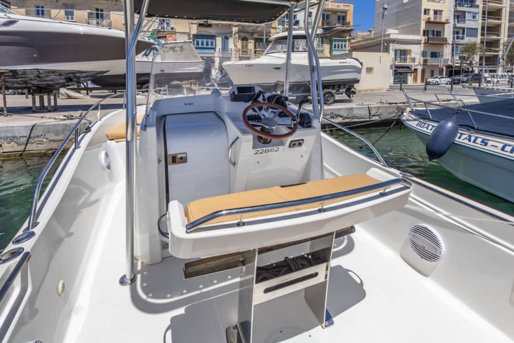 Entdecken Sie Malta vom Meer aus: Privater ganztägiger Bootscharter