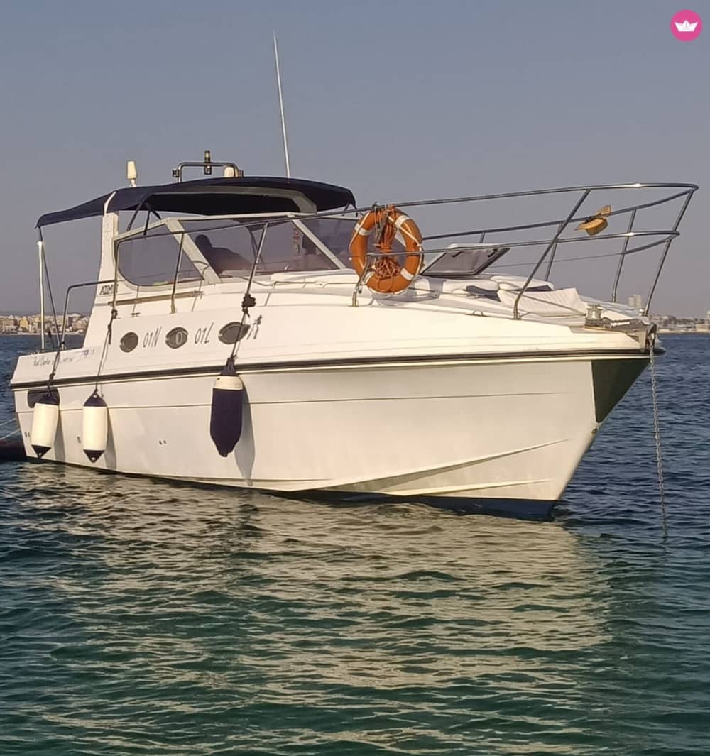 Scopri Taranto: una giornata intera di sole su un motoscafo.