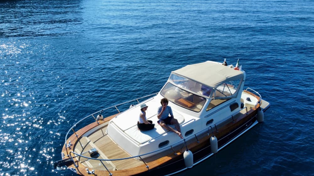 Scopri Sorrento a bordo di un motoscafo per 7 ore e 30 minuti.