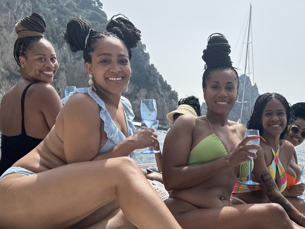 Scopri Sorrento a bordo di un motoscafo per 7 ore e 30 minuti.