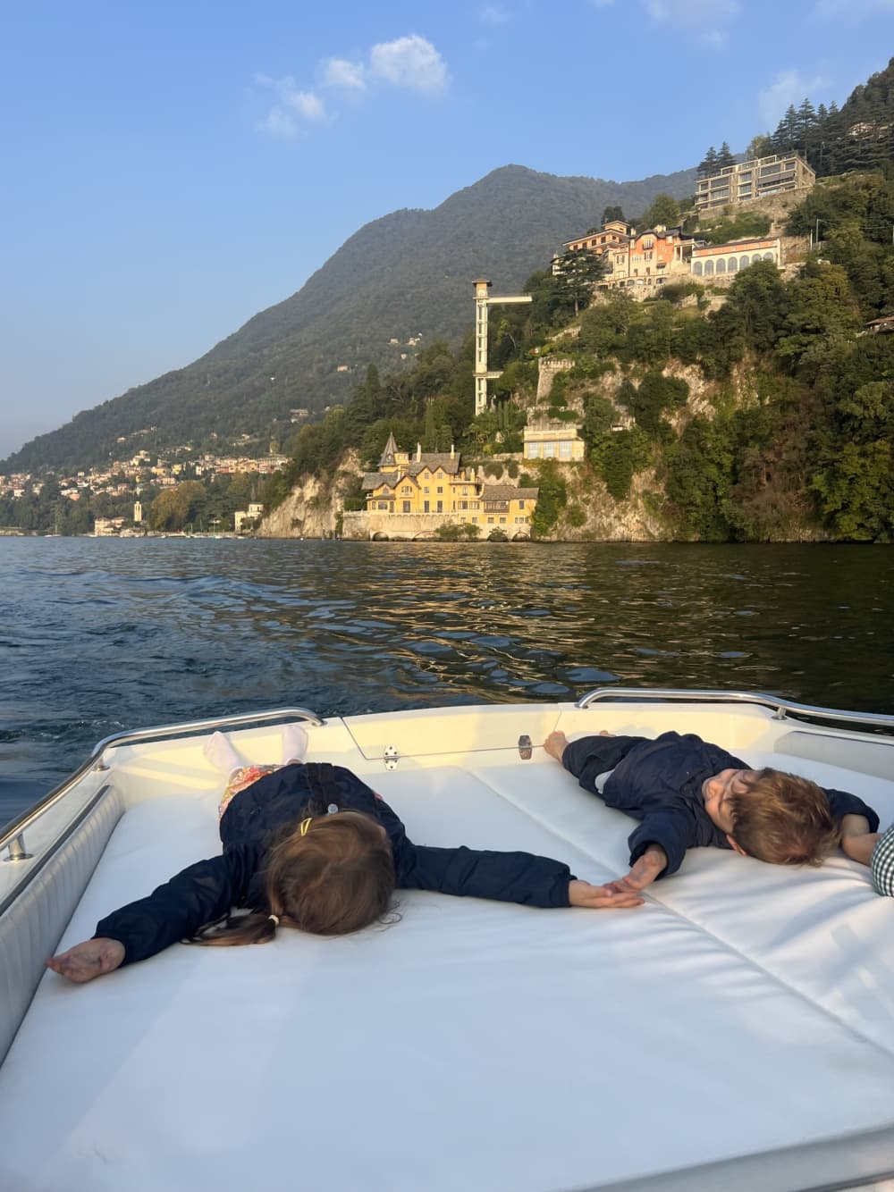 Escursione di mezza giornata alla scoperta di Como: una breve fuga in motoscafo.