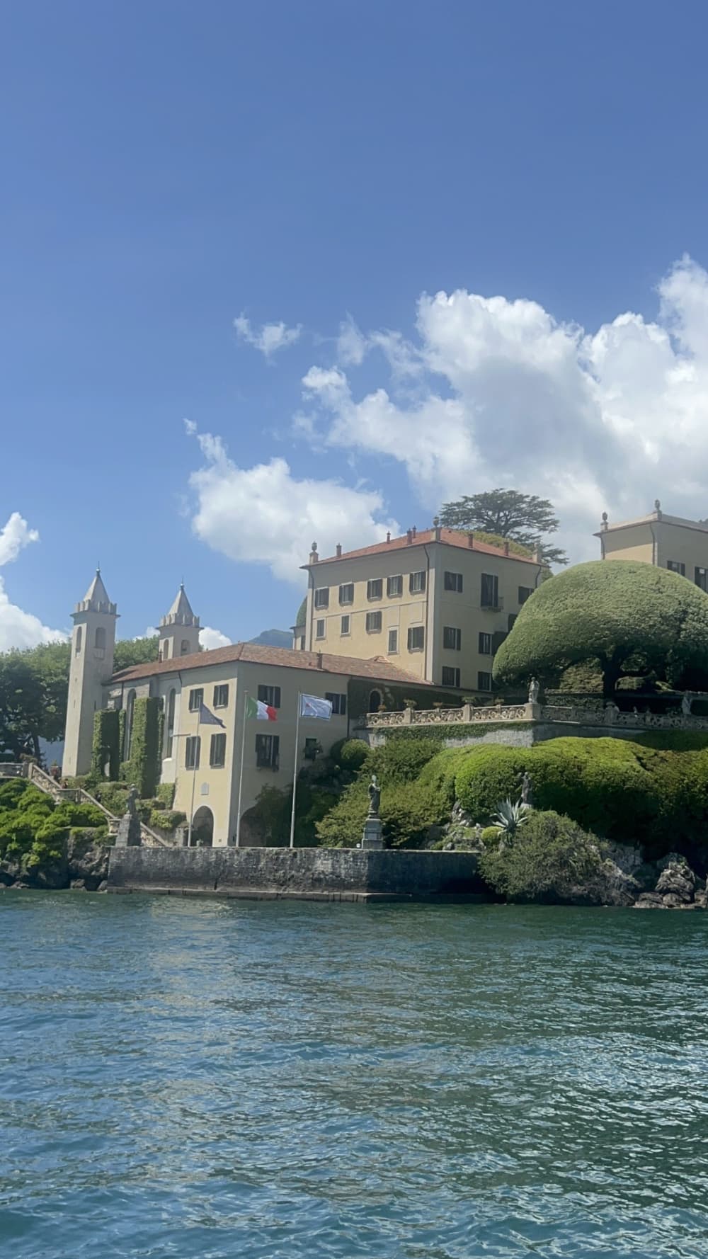 Escursione di mezza giornata alla scoperta di Como: una breve fuga in motoscafo.