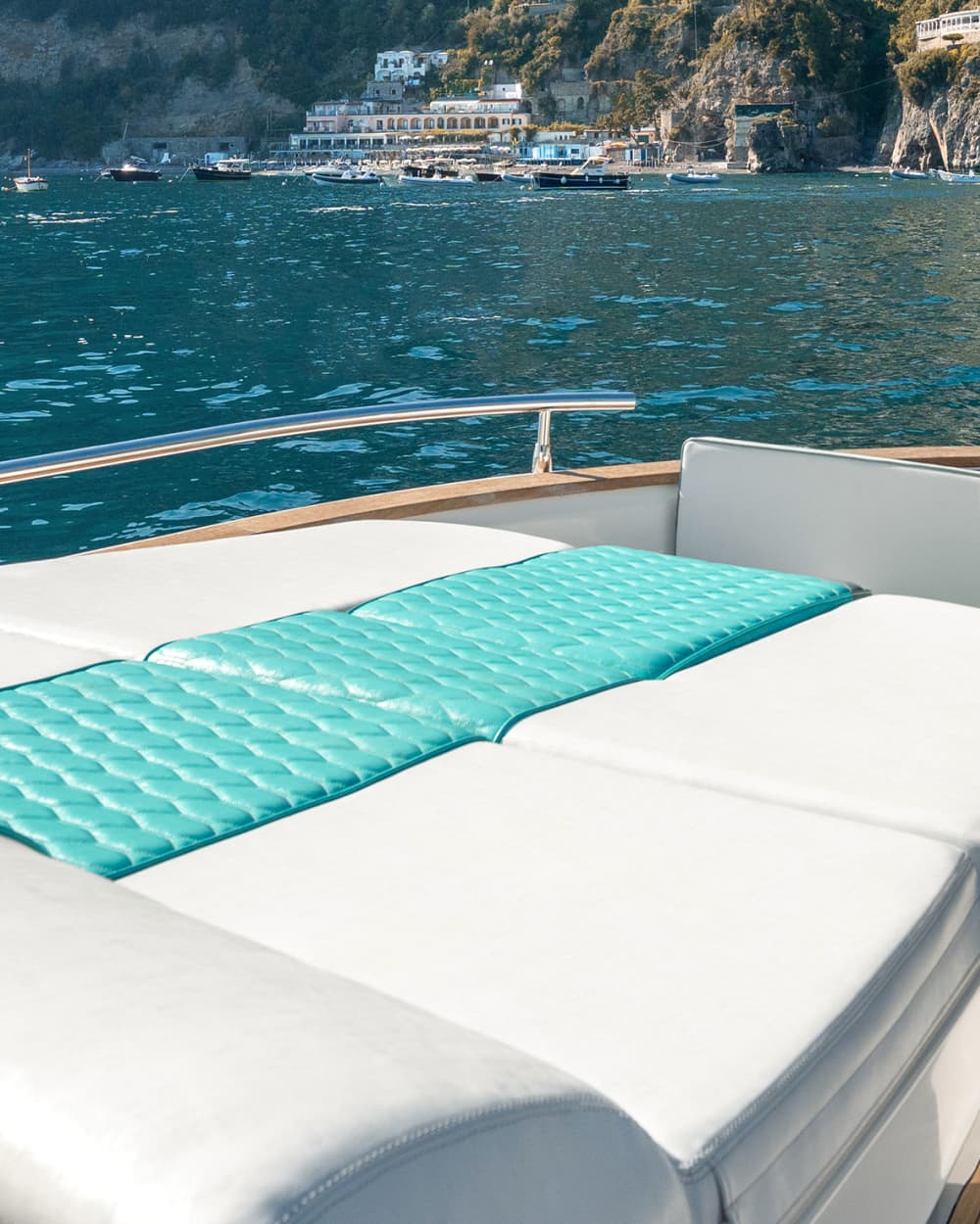 Passeggiata al tramonto: una magica crociera lungo la Costiera Amalfitana da Sorrento