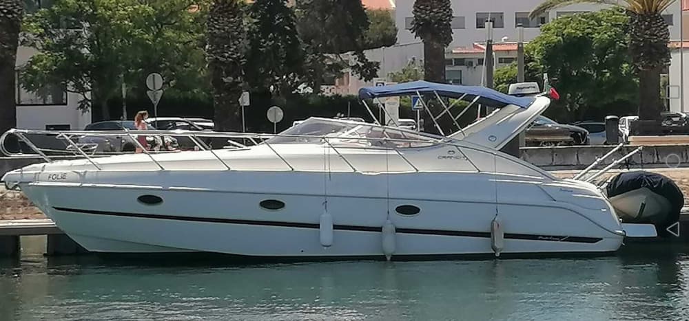 Excursion de 2 heures en bateau à moteur le long de la côte de Lagos et visite des grottes avec champagne