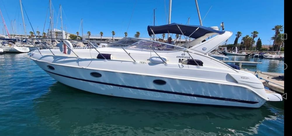Excursion de 2 heures en bateau à moteur le long de la côte de Lagos et visite des grottes avec champagne