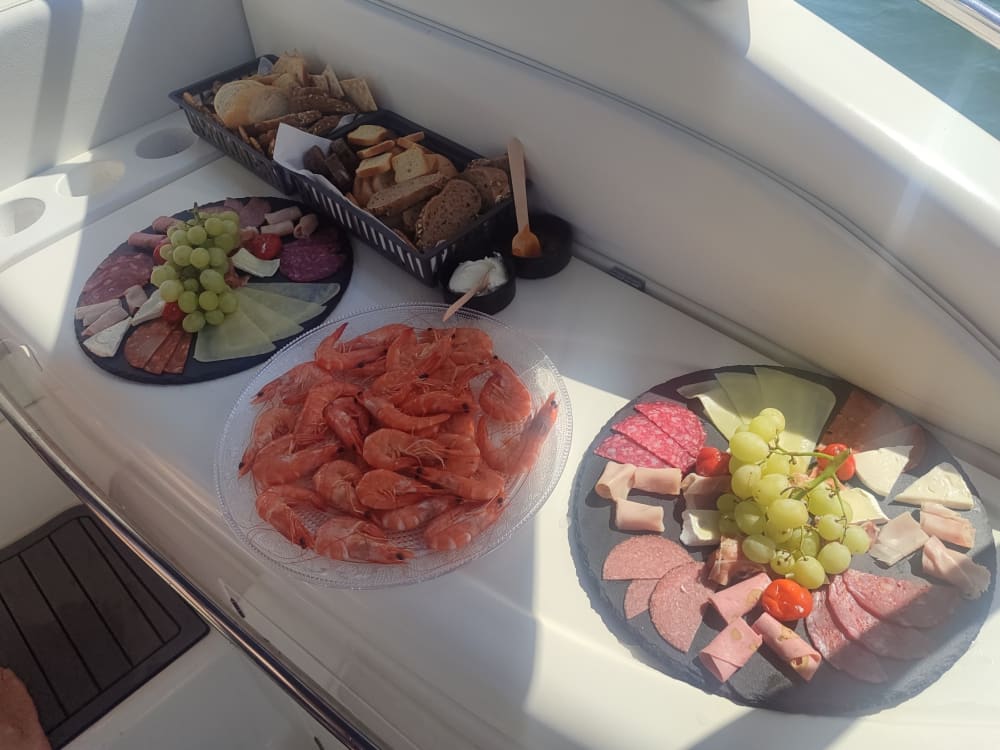 Excursion en bateau à moteur dans la grotte de Benagil