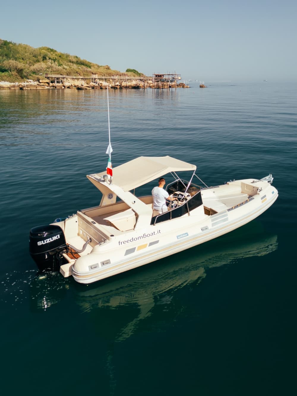 Concediti mezza giornata di relax su un motoscafo a Fossacesia.