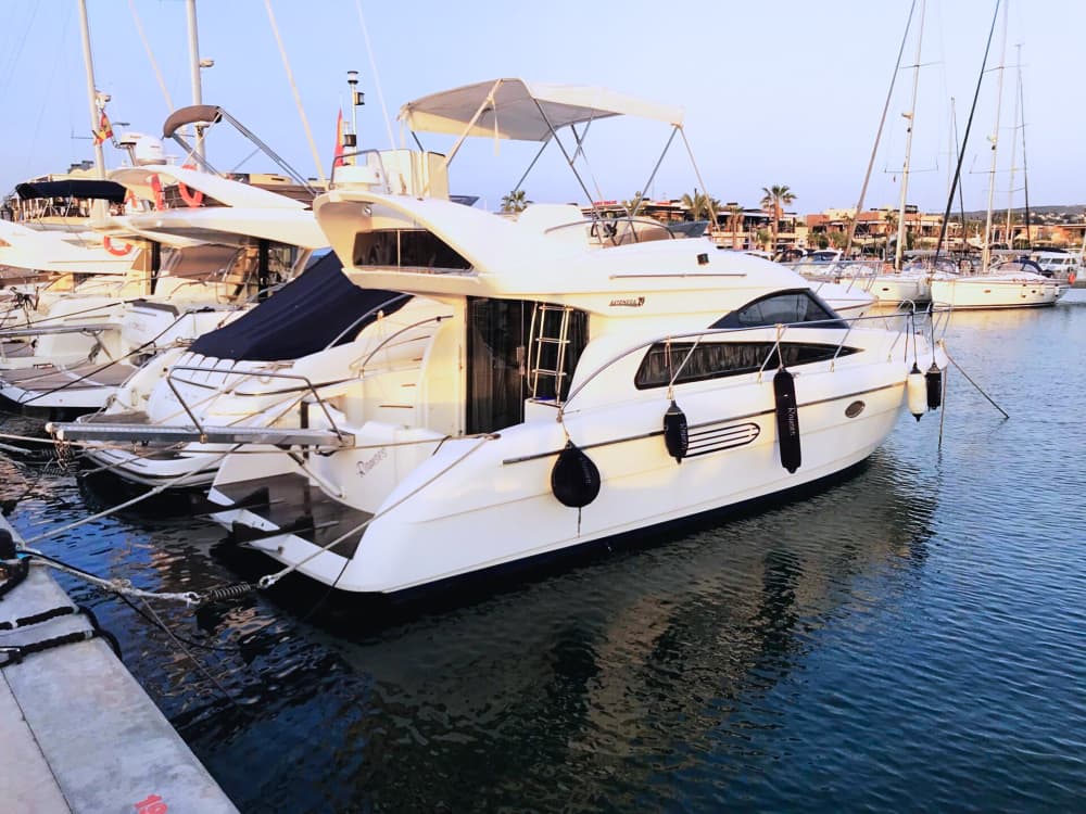 Luxe jachtervaring met de Astondoa 39 in Denia